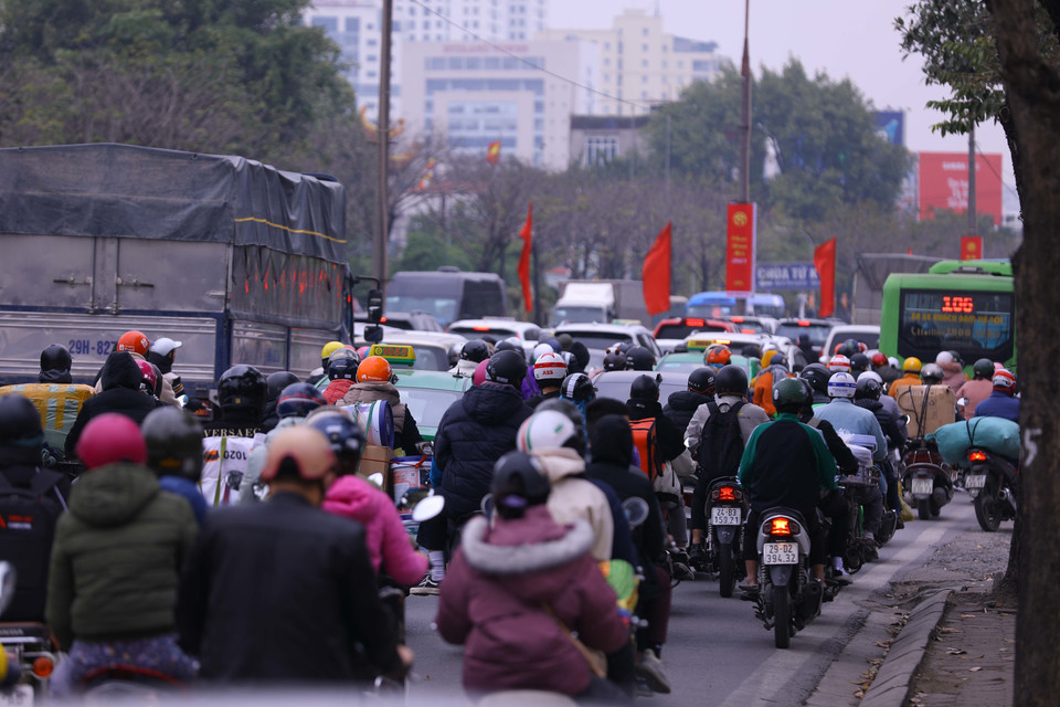  Nhiều đoạn tuyến bị ùn tắc giao thông. (Ảnh: Văn Điệp/TTXVN)