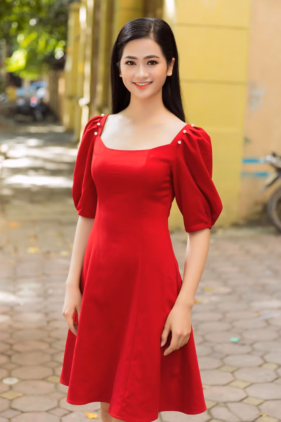 Thí sinh Nguyễn Thị Thu Phương – Hoa khôi Kinh Bắc 2019, sinh năm 2000. Cô hiện đang là sinh viên năm nhất Học viện Tài chính Hà Nội và gây ấn tượng với đôi mắt đen tuyền cùng nụ cười dịu dàng. (Ảnh: Huy Nguyễn/Vietnam+)