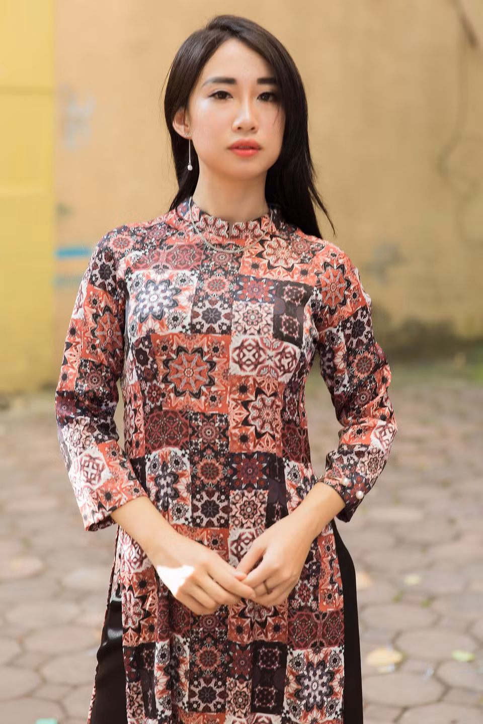 Thí sinh Bùi Thị Hồng Ngọc, sinh năm 1994, là thạc sỹ Luật học, chuyên ngành luật quốc tế. Hồng Ngọc từng đoạt giải Miss Beauty Korea 2018 tại Hàn Quốc. Vốn yêu thích các hoạt động giải trí, ngay khi về nước và biết đến thông tin của cuộc thi, Hồng Ngọc đã nhanh chóng đăng ký tham dự. (Ảnh: Huy Nguyễn/Vietnam+)