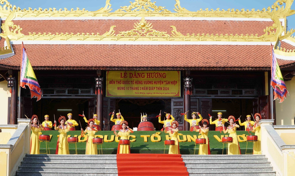 Tiết mục nghệ thuật khai mạc Lễ Giỗ tổ Hùng Vương tại Kiên Giang. (Ảnh: Văn Sĩ/TTXVN)