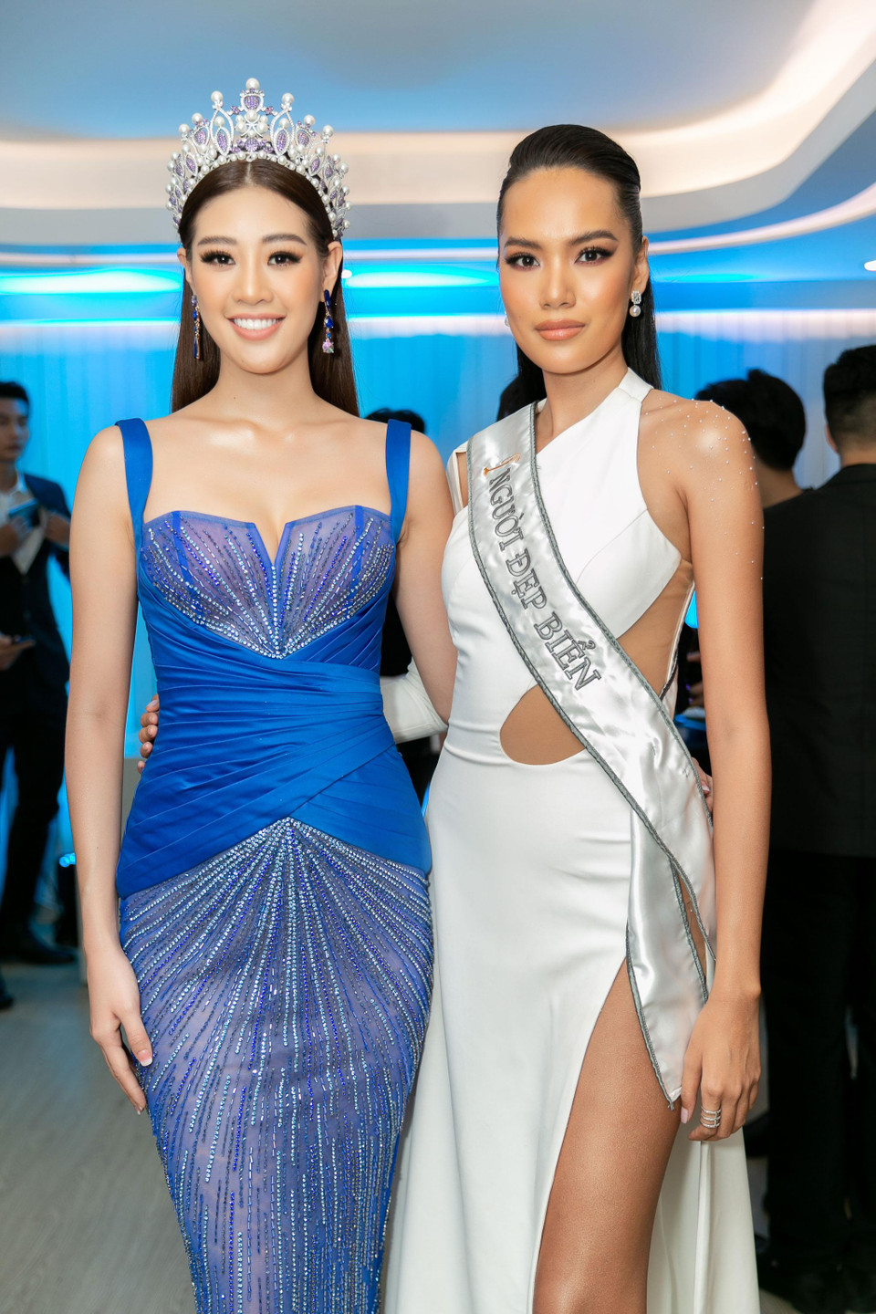 Cả hai người đẹp đọ dáng và cho thấy nhan sắc ngày càng tỏa sáng. (Ảnh: CTV/Vietnam+)