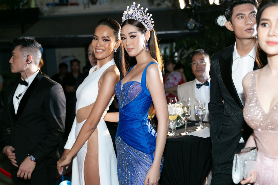 Đặc biệt, Hoa hậu còn có dịp hội ngộ cùng Người đẹp Biển Lê Hoàng Phương-Top 10 Hoa hậu Hoàn vũ Việt Nam 2019. (Ảnh: CTV/Vietnam+)