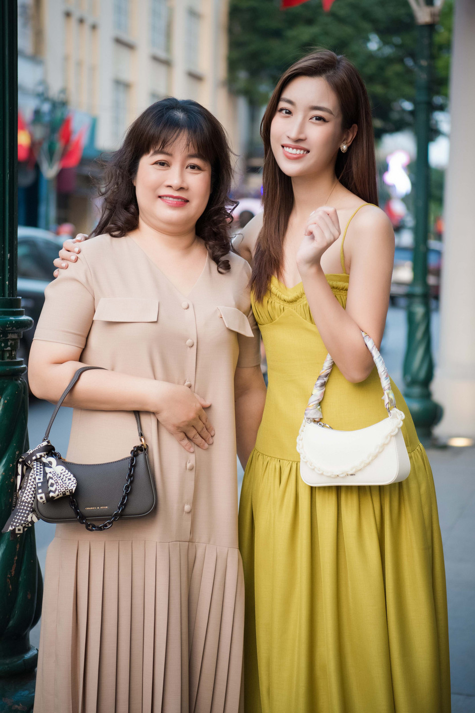 Ngay từ khi trở thành hoa hậu, Đỗ Mỹ Linh vẫn luôn cho khán giả thấy một hình ảnh người đẹp gắn bó với gia đình. Cô tham gia cuộc thi nhan sắc chỉ với mong muốn bước ra khỏi chiếc ‘kén’ và tạo dấu ấn cho thanh xuân thêm trải nghiệm tươi đẹp. (Ảnh: CTV/Vietnam+)