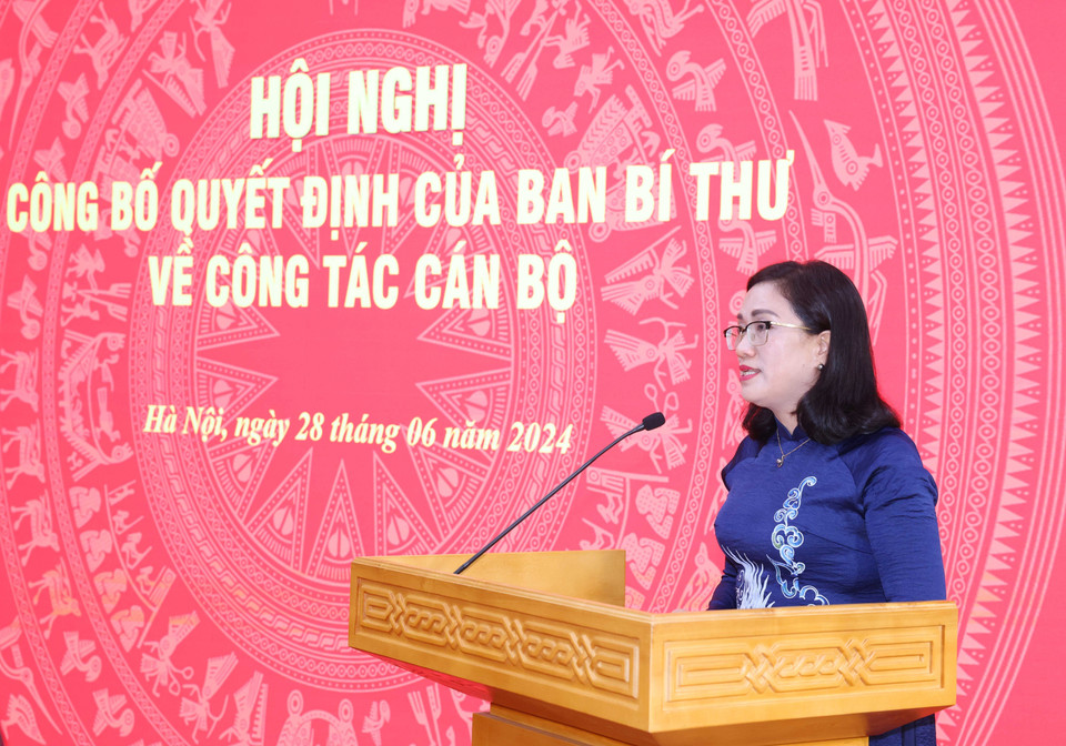 Bà Đinh Thị Mai, Phó Trưởng Ban Tuyên giáo Trung ương phát biểu nhận nhiệm vụ. (Ảnh: Phương Hoa/TTXVN)