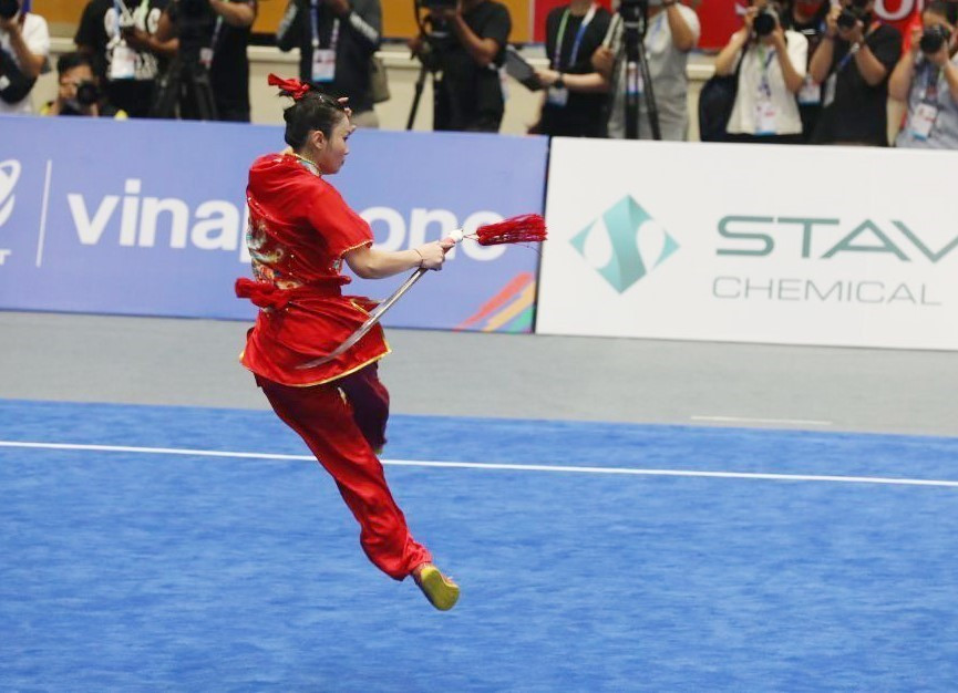 Vận động viên Đặng Tiểu Bình (Việt Nam) giành huy chương Đồng ở nội dung kiếm thuật nữ. (Ảnh: Phạm Hậu/TTXVN)