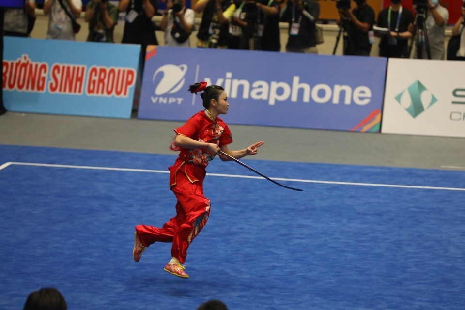 Vận động viên Đặng Tiểu Bình (Việt Nam) giành huy chương Đồng ở nội dung kiếm thuật nữ. (Ảnh: Phạm Hậu/TTXVN)