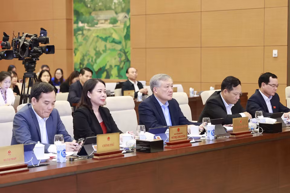 Phó Chủ tịch nước Võ Thị Ánh Xuân, Phó Thủ tướng Trần Lưu Quang cùng lãnh đạo một số ban, ngành Trung ương tham dự phiên họp. (Ảnh: Doãn Tấn/TTXVN)