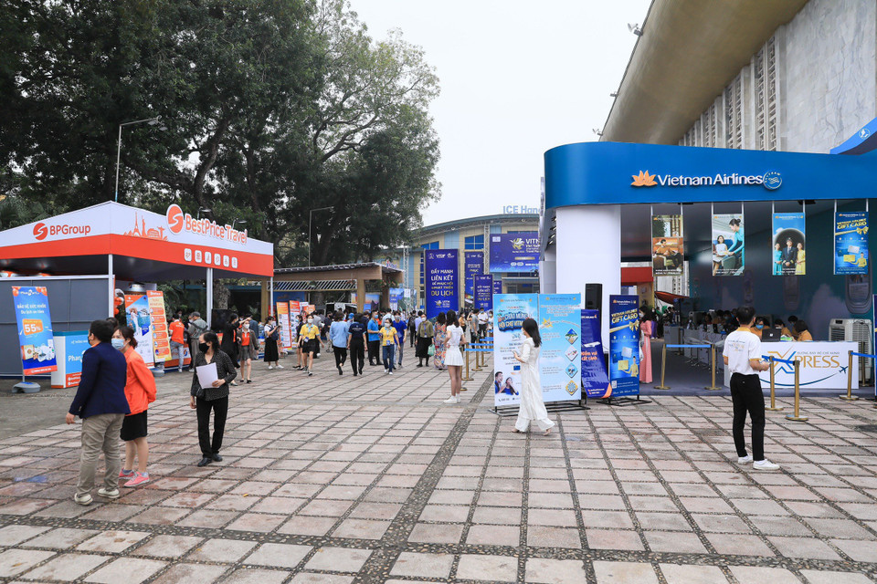 Một góc ngoài trời trong buổi khai mạc hội chợ sáng nay. (Ảnh: Mai Mai/Vietnam+)