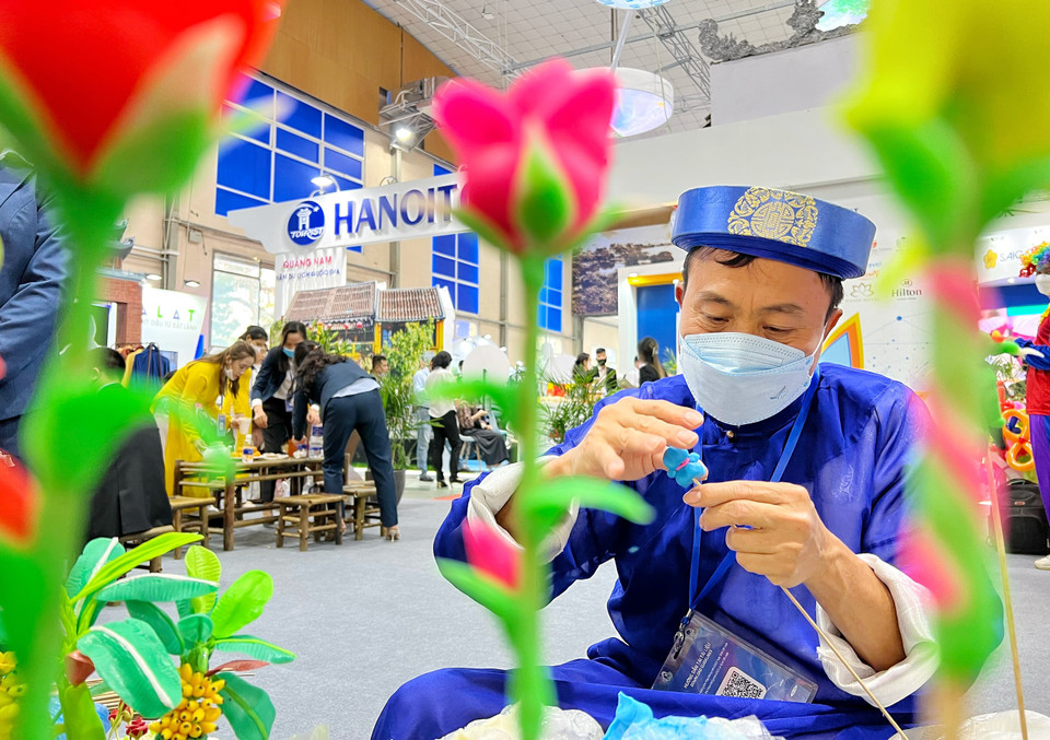 Bất cứ góc nào cũng thấp thoáng nét đẹp văn hóa truyền thống. (Ảnh: Mai Mai/Vietnam+)