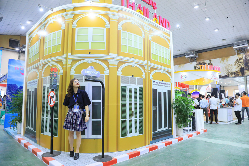 Có khá nhiều góc 'sống ảo' cho giới trẻ trong không gian hội chợ. (Ảnh: Mai Mai/Vietnam+)