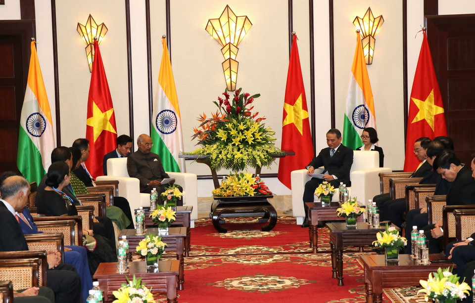 Tổng thống Ấn Độ Ram Nath Kovind tiếp Bí thư Thành ủy Đà Nẵng Trương Quang Nghĩa đến chào. (Ảnh: Đinh Văn Nhiều/TTXVN)