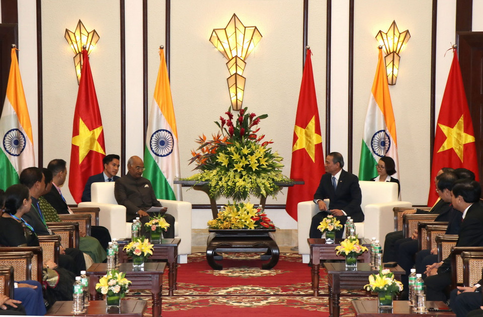 Tổng thống Ấn Độ Ram Nath Kovind tiếp Bí thư Thành ủy Đà Nẵng Trương Quang Nghĩa đến chào. (Ảnh: Đinh Văn Nhiều/TTXVN)