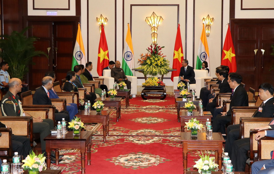 Tổng thống Ấn Độ Ram Nath Kovind tiếp Bí thư Thành ủy Đà Nẵng Trương Quang Nghĩa đến chào. (Ảnh: Đinh Văn Nhiều/TTXVN)