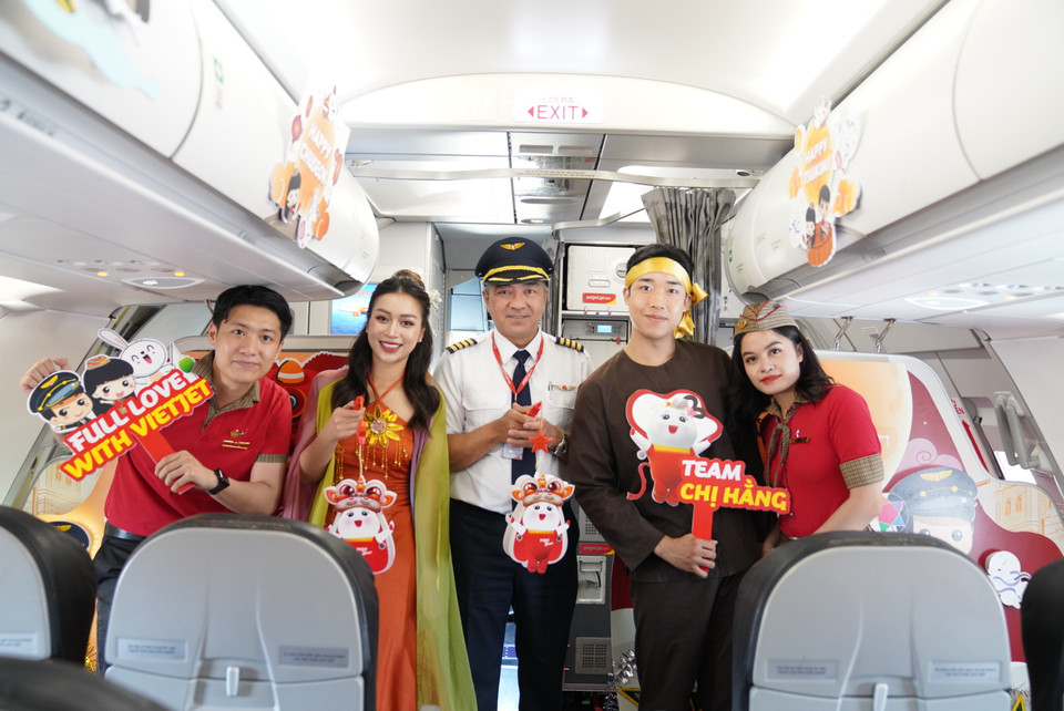 Mùa Trung Thu năm nay, các chuyến bay của Vietjet đã thực hiện chương trình đặc biệt bán bánh Trung Thu cho khách hàng để dành toàn bộ lợi nhuận tặng các em nhỏ có hoàn cảnh thiệt thòi. Các hoạt động thiện nguyện, hướng về cộng đồng đã trở thành một phần không thể thiếu với mỗi thành viên của Vietjet. 
