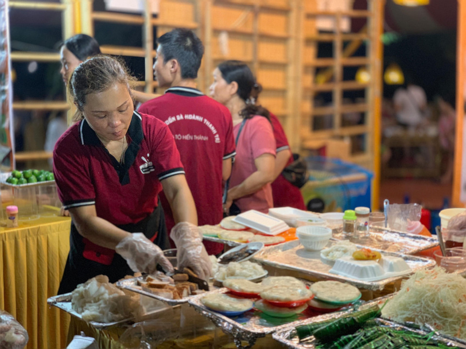 Bánh cuốn mộc không nhân là thức quà dân dã từ làng Thanh Trì. (Ảnh: M.Mai/Vietnam+)