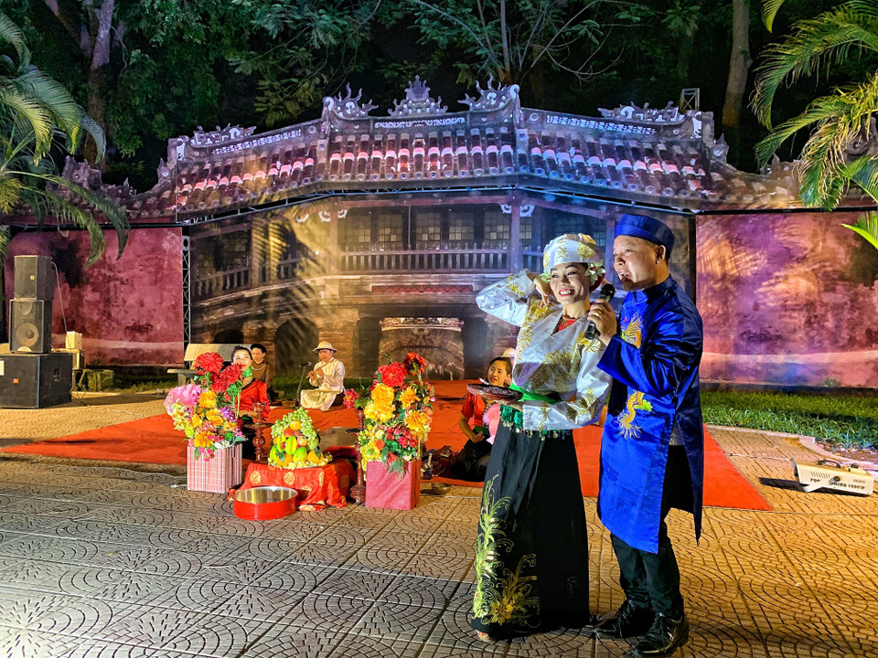 Chương trình nghệ thuật đặc sắc với các tiết mục xẩm, trầu văn... (Ảnh: M.Mai/Vietnam+)