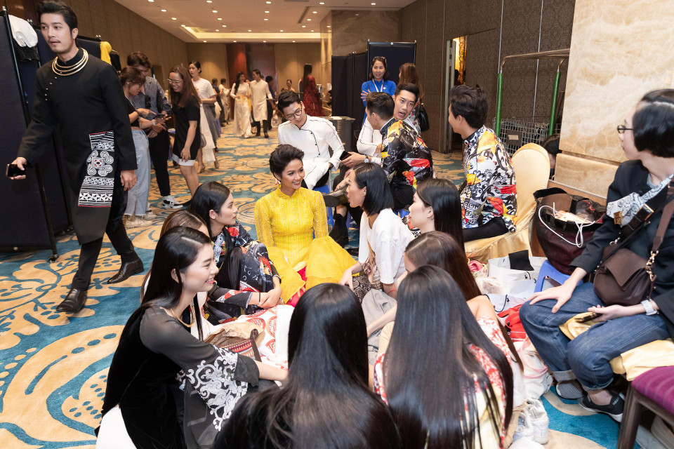 Tối qua (ngày 17/3), tại khách sạn The Reverie Saigon, Lễ hội Áo dài Thành phố Hồ Chí Minh đã chính thức khép lại với nhiều hoạt động ý nghĩa. (Ảnh: Thiên An/Vietnam+)