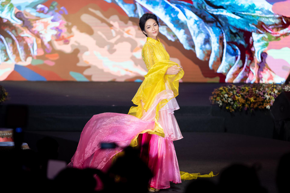 Hiện, H’Hen Niê vẫn tiếp tục với các hoạt động cộng đồng, mà trước mắt là đồng hành cùng chiến dịch Giờ Trái Đất 2019 trong vai trò Đại sứ. (Ảnh: Thiên An/Vietnam+)