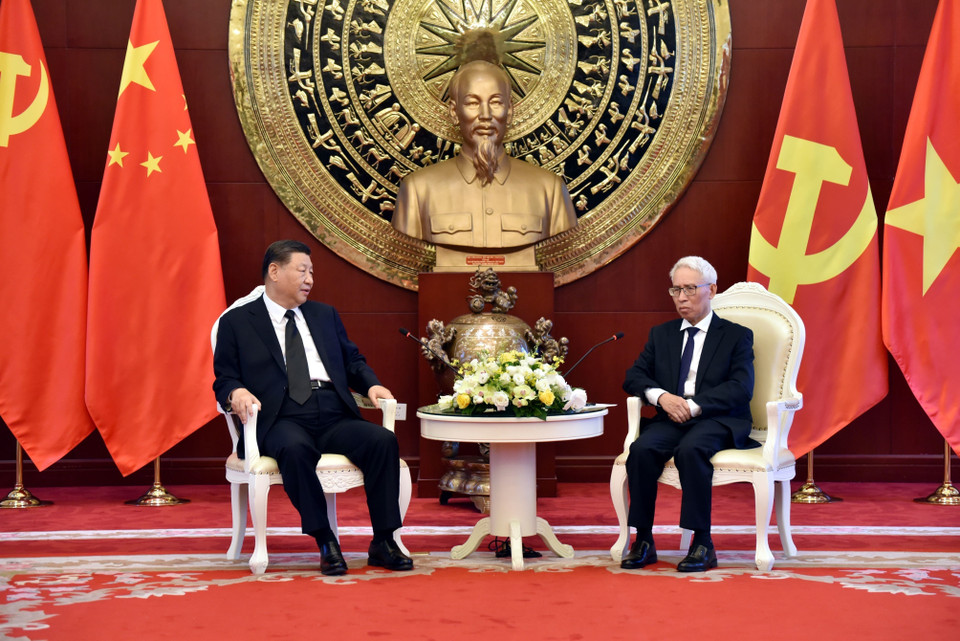 Tổng Bí thư, Chủ tịch Trung Quốc Tập Cận Bình thăm hỏi, chia buồn cùng Đại sứ Việt Nam tại Trung Quốc Phạm Sao Mai. (Ảnh: Thành Dương/TTXVN)