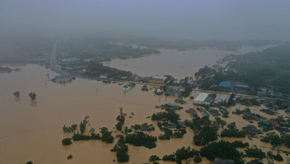 Lũ lớn trên sông Hiếu gây ngập diện rộng tại khu vực xã Thanh An, huyện Cam Lộ và phường Đông Giang, thành phố Đông Hà, tỉnh Quảng Trị. (Ảnh: Hồ Cầu/TTXVN)