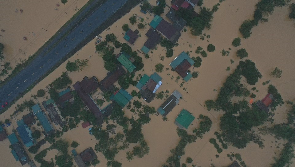 Lũ lớn trên sông Hiếu gây ngập diện rộng tại khu vực xã Thanh An, huyện Cam Lộ và phường Đông Giang, thành phố Đông Hà, tỉnh Quảng Trị. (Ảnh: Hồ Cầu/TTXVN)