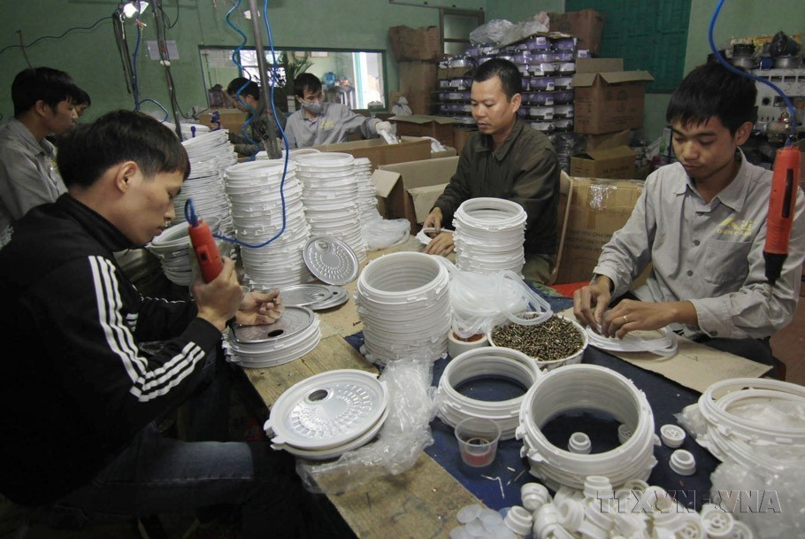 Công ty TNHH Điện cơ Aidi (Thái Bình) chuyên sản xuất đồ điện gia dụng phục vụ thị trường trong nước và xuất khẩu sang Lào, Campuchia. (Ảnh: TTXVN)