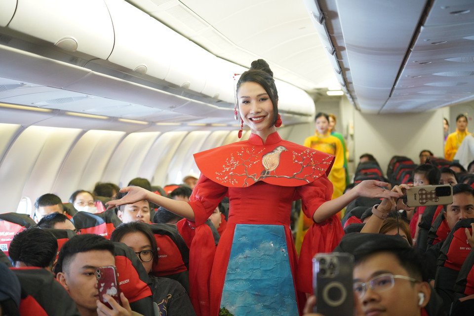 Vietjet đã trở thành sứ giả giới thiệu hình ảnh một Việt Nam thân thiện, mến khách đến với bạn bè khắp năm châu, cũng như mang du khách quốc tế đến với Việt Nam cùng một thông điệp đầy tự hào 'Tôi yêu Việt Nam.'