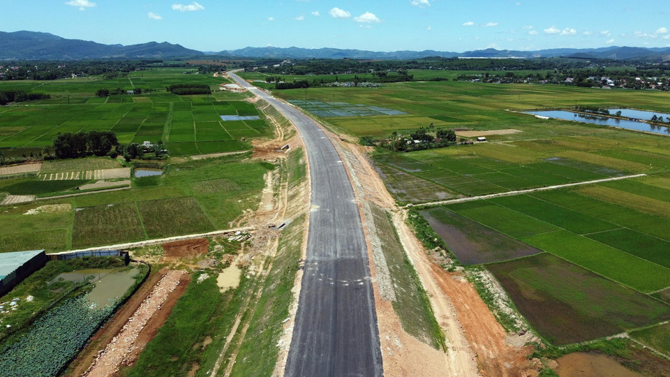 Cao tốc Quốc lộ 45-Nghi Sơn rộng 17m, 4 làn xe, tốc độ khai thác tối đa 80km/h. (Ảnh: Huy Hùng/TTXVN)