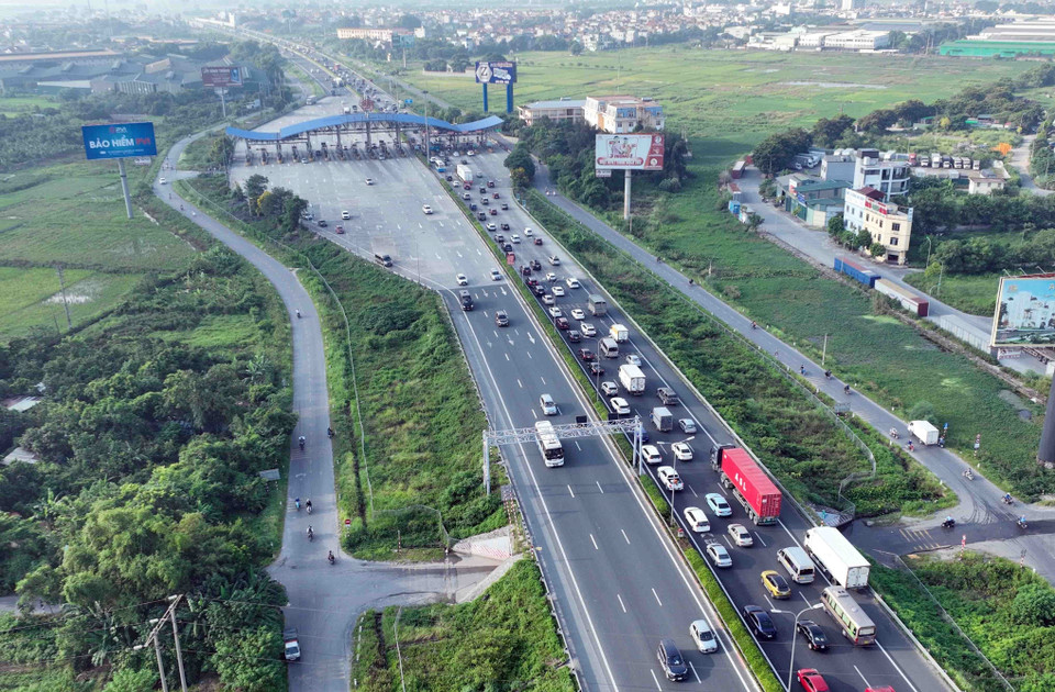 Ùn tắc kéo dài tại Trạm thu phí Cao tốc Pháp Vân-Cầu Giẽ trong sáng 1/9. (Ảnh: Phạm Kiên/TTXVN)