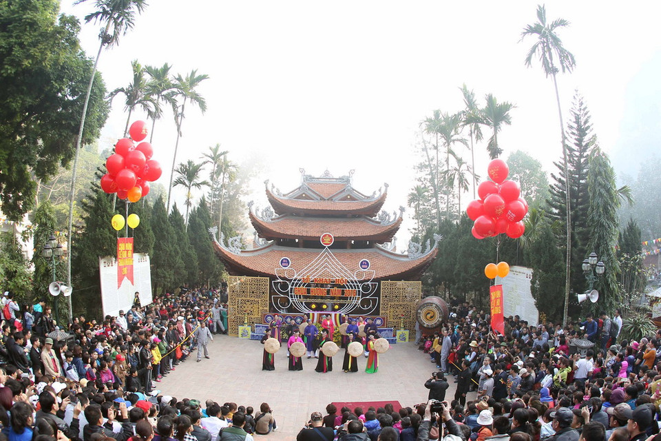 Biểu diễn các tiết mục nghệ thuật truyền thống tại lễ khai mạc. (Ảnh: Quốc Khánh/TTXVN)