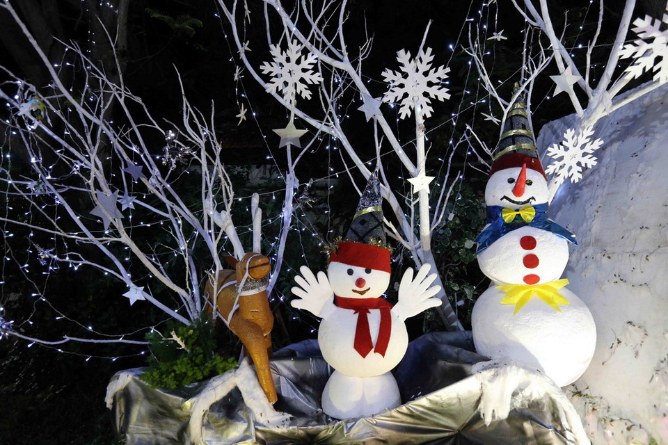 Không khí rộn ràng chuẩn bị đón Giáng sinh năm 2017 tại thành phố Đà Nẵng. (Ảnh: Trần Lê Lâm/TTXVN)