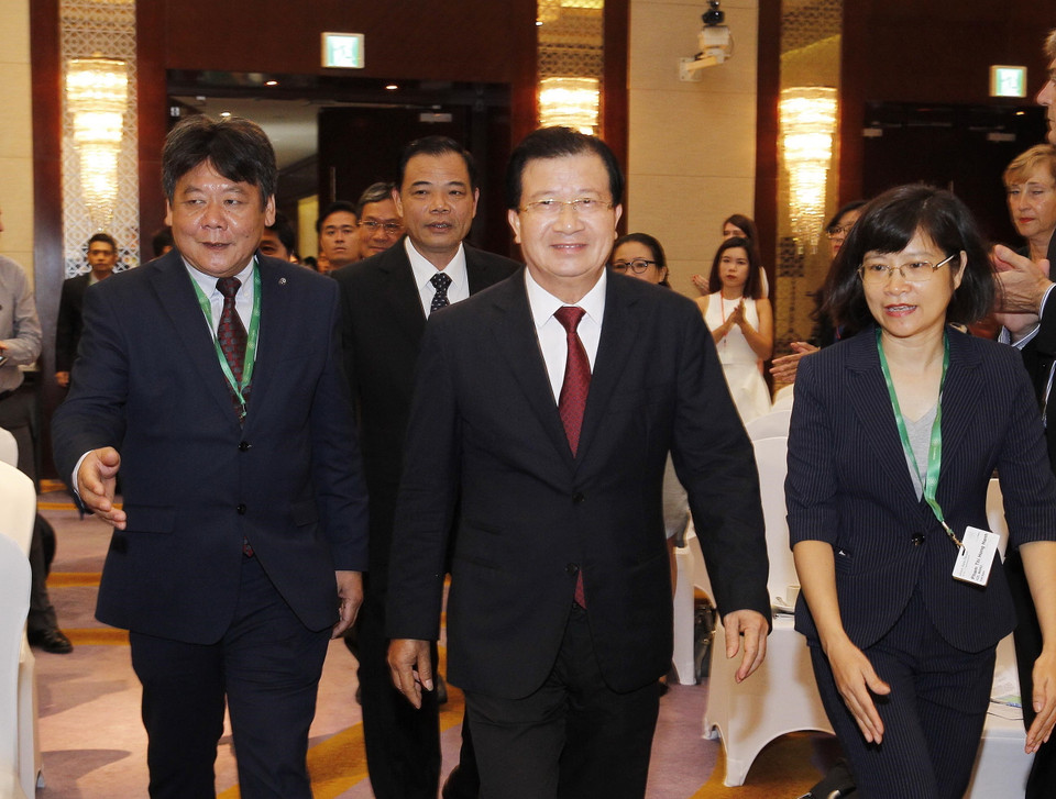 Phó Thủ tướng Trịnh Đình Dũng đến dự Diễn đàn. (Ảnh: Lâm Khánh/TTXVN)