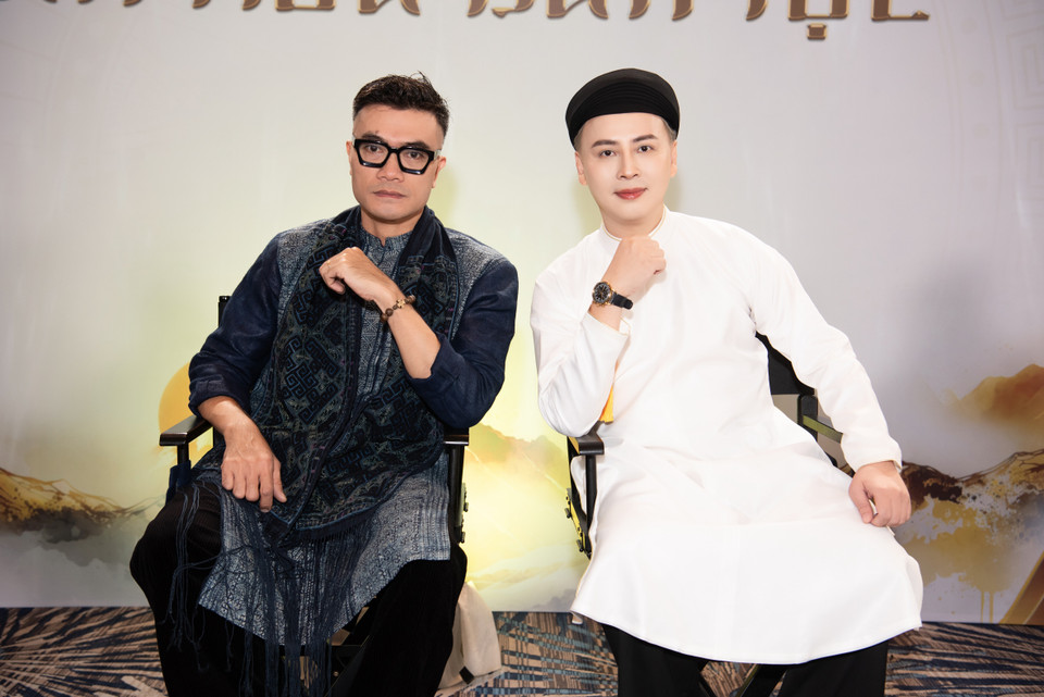 Cặp đôi huấn luyện viên Vũ Việt Hà, Văn Thành Công. (Ảnh: CTV/Vietnam+)