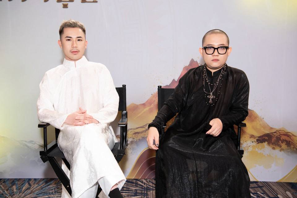 Cặp đôi huấn luyện viên song Toàn. (Ảnh: CTV/Vietnam+)