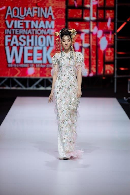 Và đây cũng chính là bộ sưu tập dành cho người phụ nữ của thế giới hiện đại, tự tin, thanh lịch, lôi cuốn và hấp dẫn một cách mê hoặc. (Ảnh: CTV)