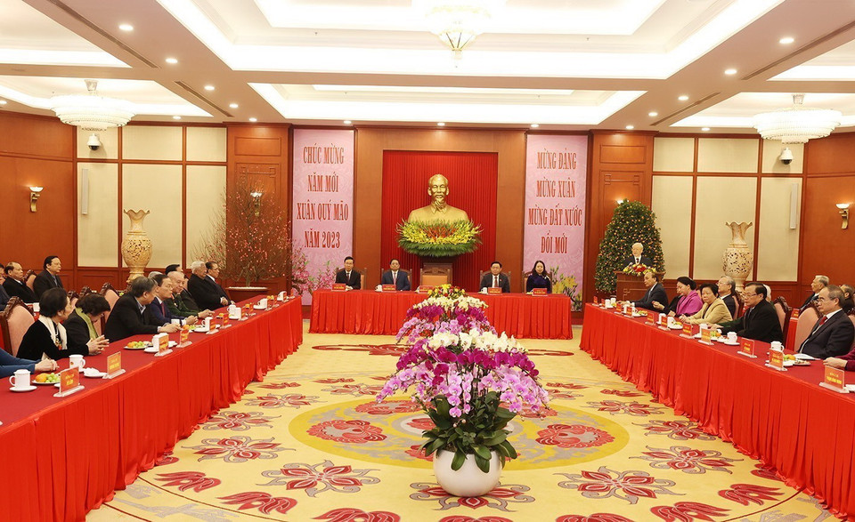 Tổng Bí thư Nguyễn Phú Trọng chúc Tết các lãnh đạo và nguyên lãnh đạo Đảng, Nhà nước. (Ảnh: Trí Dũng/TTXVN)