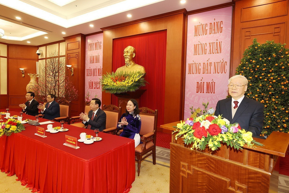 Tổng Bí thư Nguyễn Phú Trọng chúc Tết các lãnh đạo và nguyên lãnh đạo Đảng, Nhà nước. (Ảnh: Trí Dũng/TTXVN)