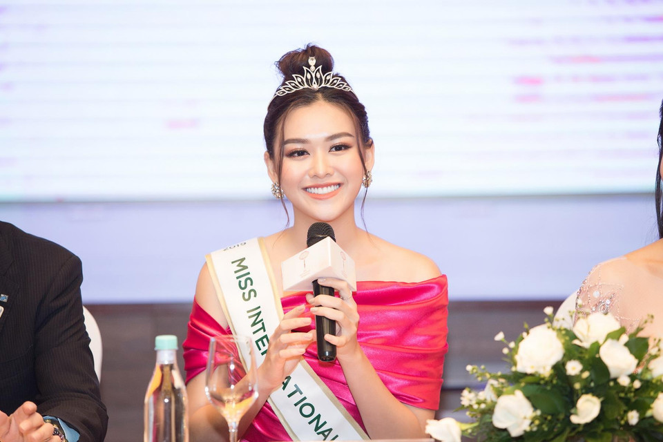Nguyễn Tường San là Á hậu của cuộc thi Miss World Việt Nam 2019. Sinh năm 2000, cô cao 1m71, số đo 3 vòng 82-62-95, hiện đang là sinh viên trường Đại học Quốc tế RMIT Việt Nam. (Ảnh: BTC)