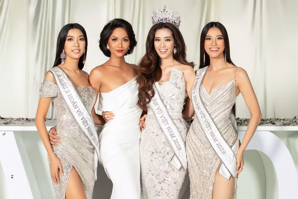 Được thực hiện ngay sau đêm chung kết Hoa hậu Hoàn vũ Việt Nam 2019, bộ ảnh được ‘giấu’ tới tận giờ mới công bố, cùng lời chúc của tổ chức Hoa hậu Hoàn vũ Việt Nam gửi đến tất cả khán giả yêu sắc đẹp – những người luôn đồng hành, dõi theo và ủng hộ cuộc thi, cũng như đại diện Việt Nam tại Miss Universe. (Ảnh: CTV/Vietnam+)
