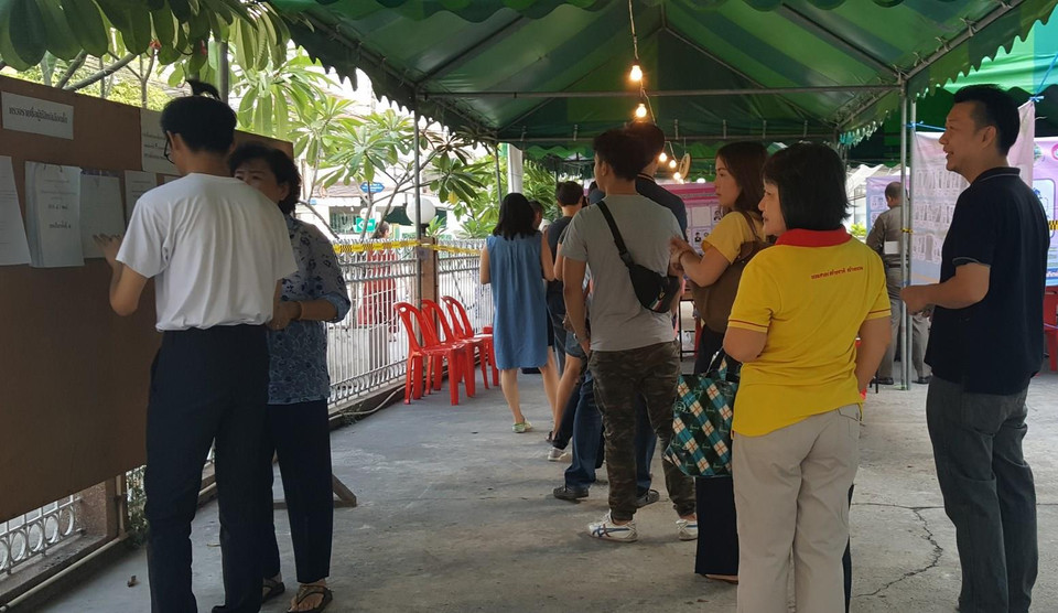 Cử tri Thái Lan đi bỏ phiếu. (Ảnh: Sơn Nam/Vietnam+)