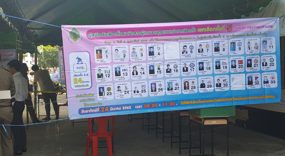 Cử tri Thái Lan đi bỏ phiếu. (Ảnh: Sơn Nam/Vietnam+)