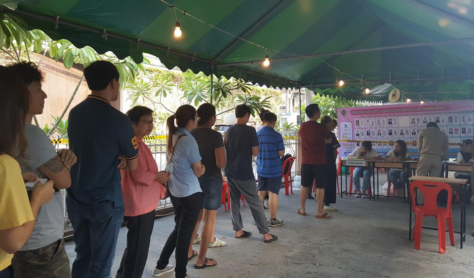 Cử tri Thái Lan đi bỏ phiếu. (Ảnh: Sơn Nam/Vietnam+)