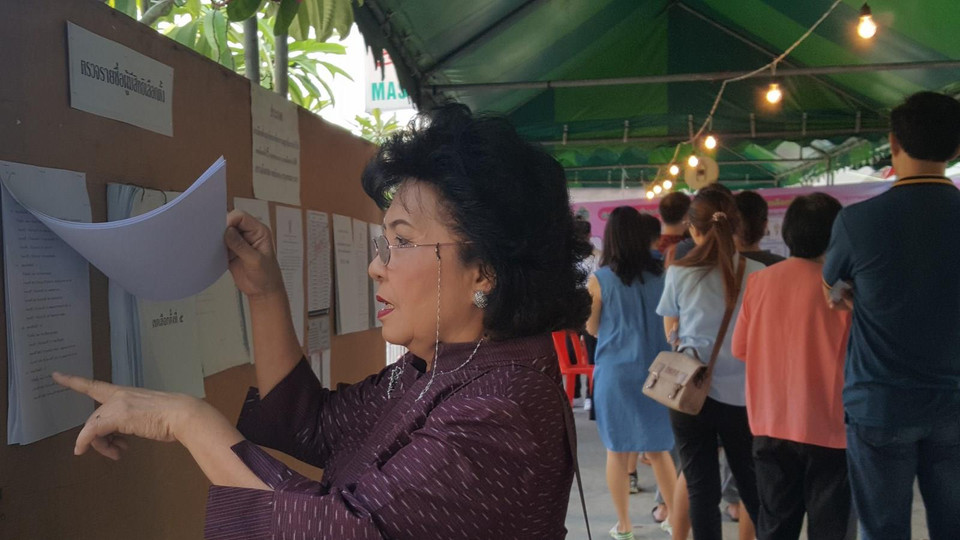 Cử tri Thái Lan đi bỏ phiếu. (Ảnh: Sơn Nam/Vietnam+)