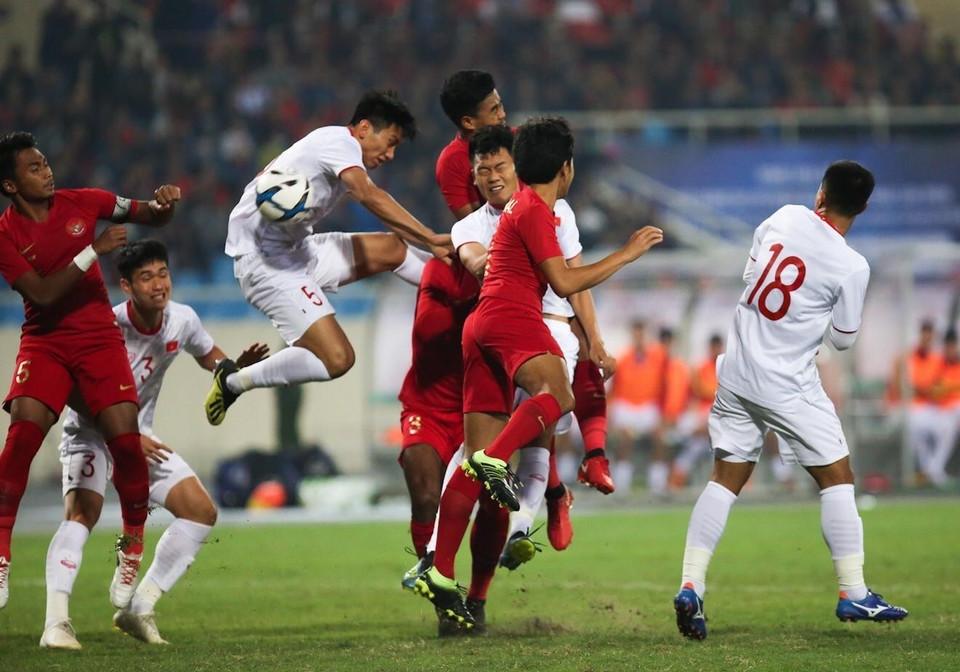 Một pha bóng tấn công của Đoàn Văn Hậu (5-Việt Nam). (Ảnh: Trọng Đạt/TTXVN)