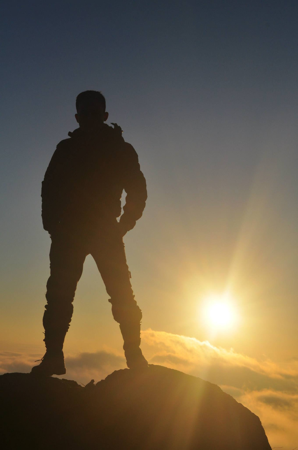  Thông thường, hành trình để được tận hưởng một bình minh như thế này sẽ mất 3 ngày 2 đêm với hành trình cả đi và về gần 40km đường núi. (Ảnh: Mai Mai/Vietnam+)