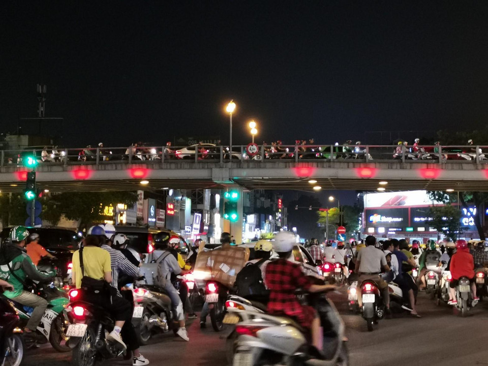 Mật độ các phương tiện tham gia giao thông lớn phát sinh bụi gây ô nhiễm không khí. (Ảnh: Thành Đạt/TTXVN)