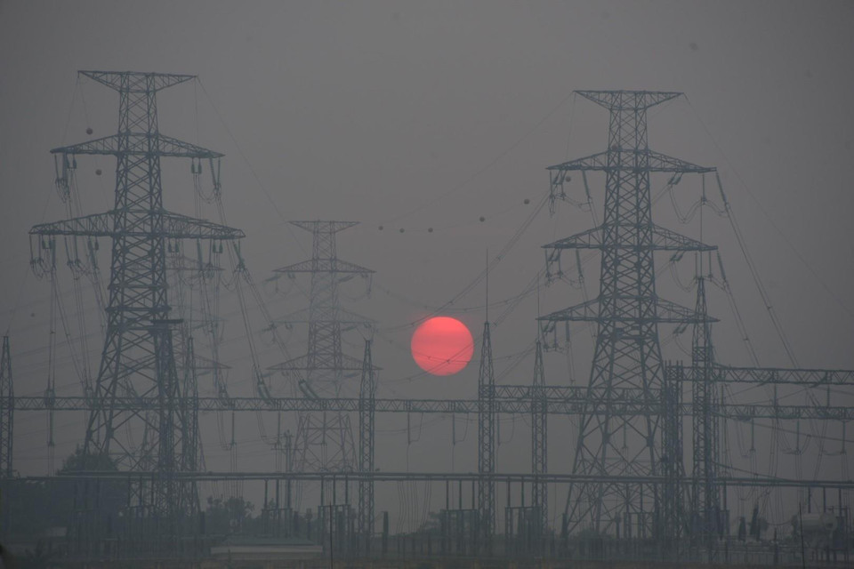 Tổ chức Air Visual đưa thành phố Hà Nội vào Bảng xếp hạng 10 thành phố có chất lượng không khí xấu nhất thế giới và xếp hạng Hà Nội là thành phố ô nhiễm không khí nhất thế giới (chỉ số AQI luôn trên 200 - mức xấu). (Ảnh: Thành Đạt/TTXVN)