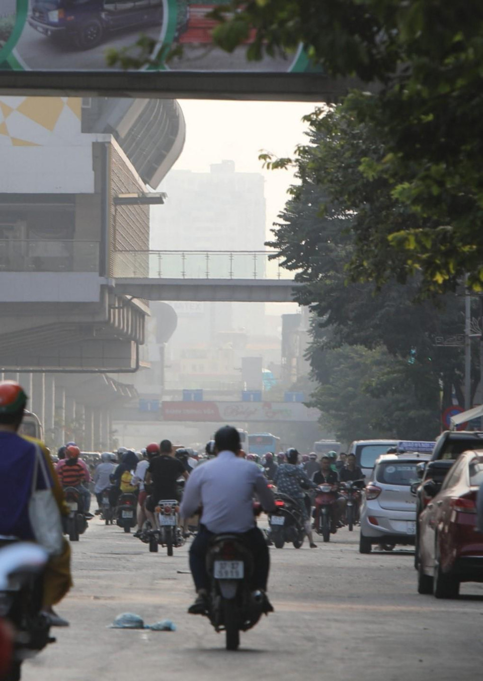 Tình trạng ô nhiễm bụi thường tăng cao tập trung vào thời gian mùa Đông, đầu Xuân và vào những thời điểm chuyển mùa. Đây là hiện tượng thường gặp trong nhiều năm qua. (Ảnh: Thành Đạt/TTXVN)