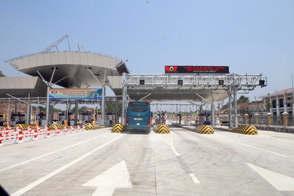 Trạm thu phí trên cao tốc Bắc Giang-Lạng Sơn. (Ảnh: Minh Quyết/TTXVN)