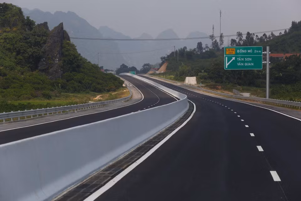 Tuyến đường cao tốc Bắc Giang-Lạng Sơn, đoạn tuyến Bắc Giang-Chi Lăng mới được hoàn thành. (Ảnh: Minh Quyết/TTXVN)